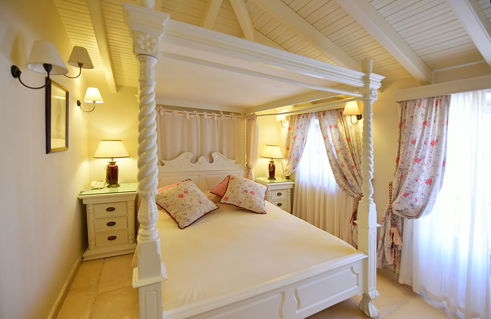 Erotas room